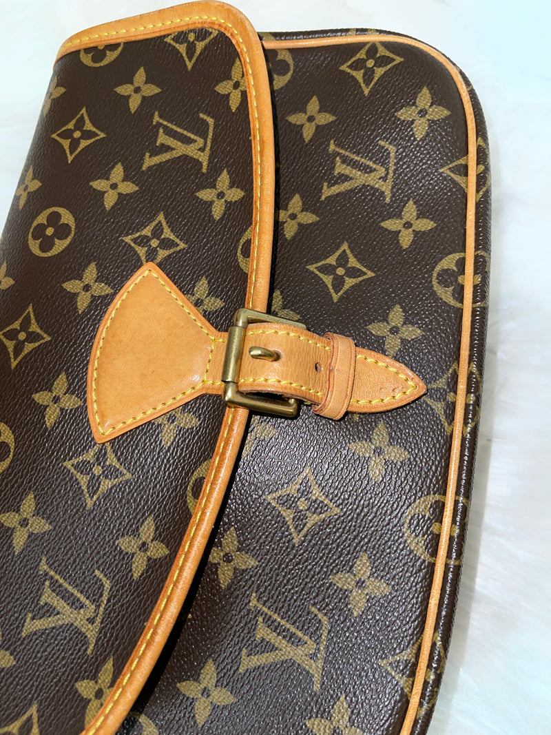 LOUIS VUITTON Sologne Monogram