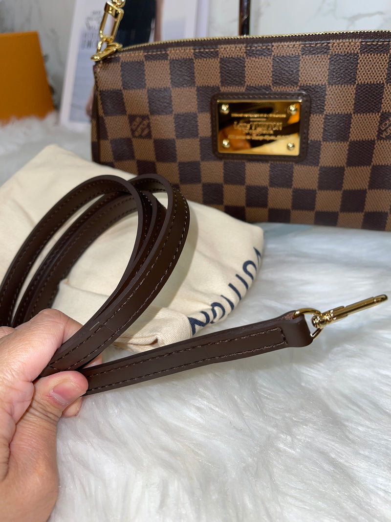 LOUIS VUITTON Damier Ebene Eva Clutch