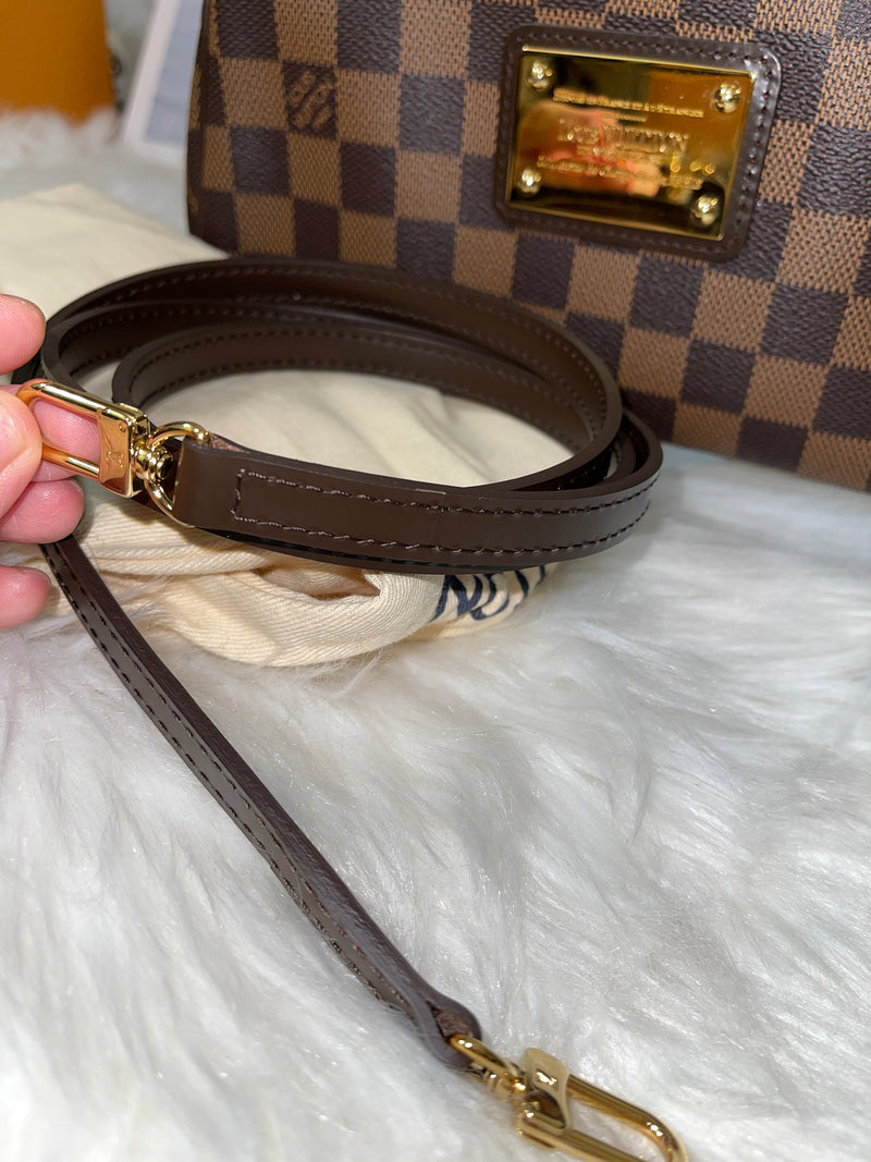 LOUIS VUITTON Damier Ebene Eva Clutch