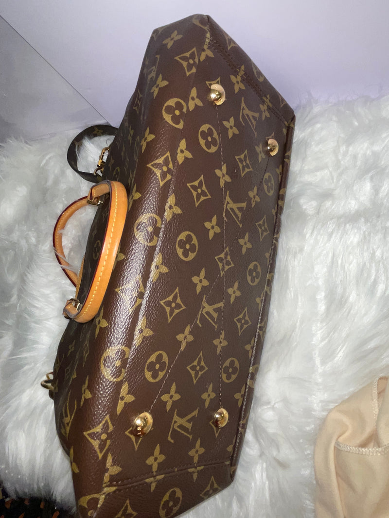 LOUIS VUITTON Pallas Monogram MM