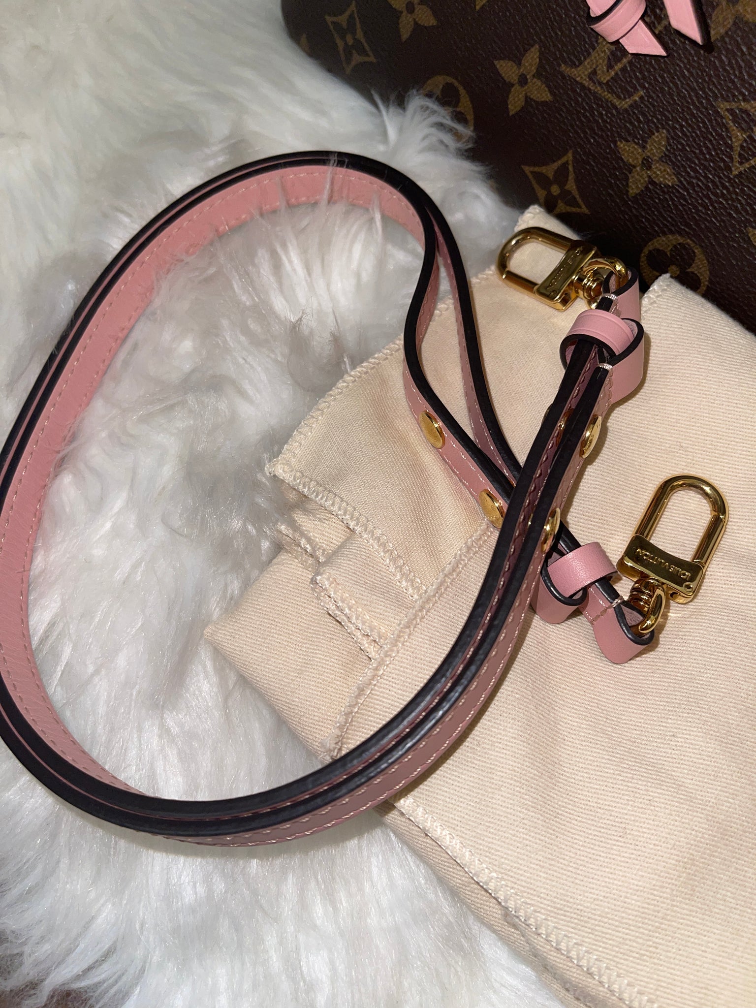 Louis Vuitton Monogram Canvas NeoNoe mm Rose Poudre