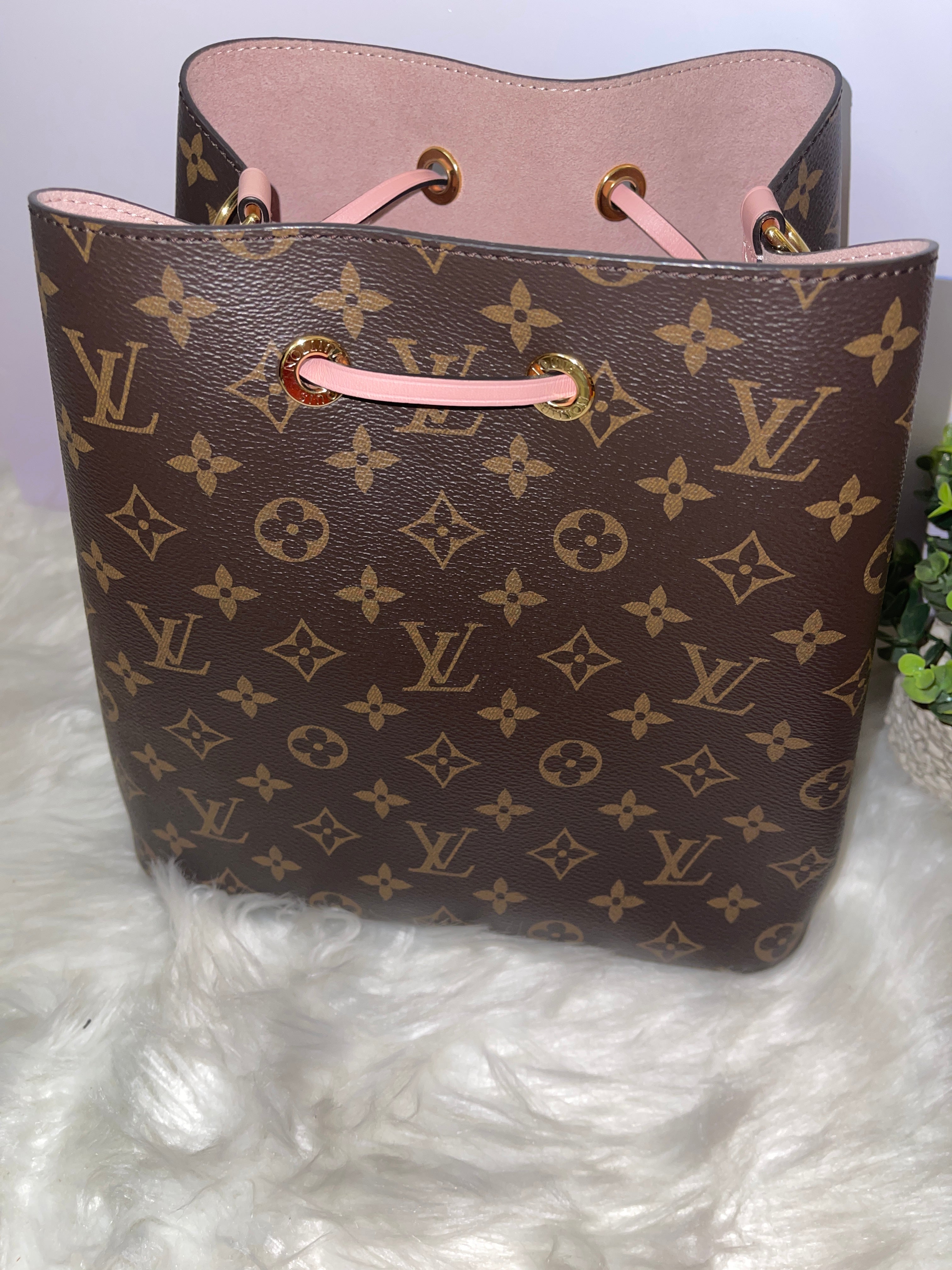 LOUIS VUITTON NeoNoe MM Monogram Canvas Rose Poudre – PearlaaClosetLLC