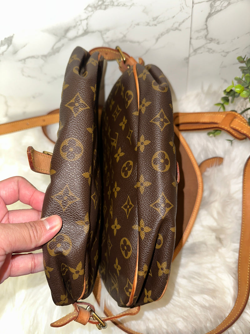 LOUIS VUITTON Monogram Saumur 30