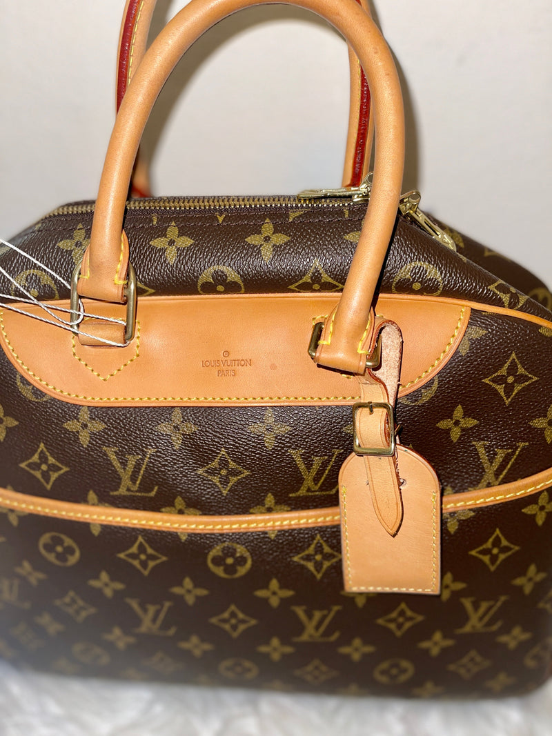 LOUIS VUITTON Deauville Monogram Canvas