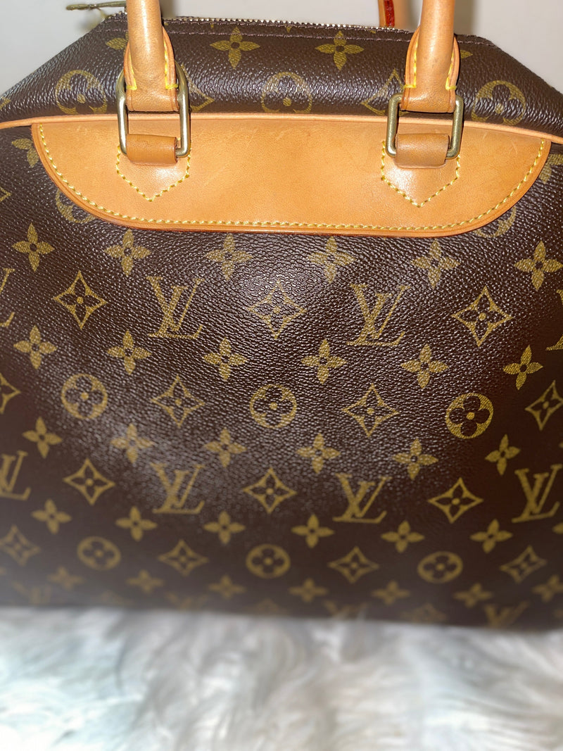 LOUIS VUITTON Deauville Monogram Canvas