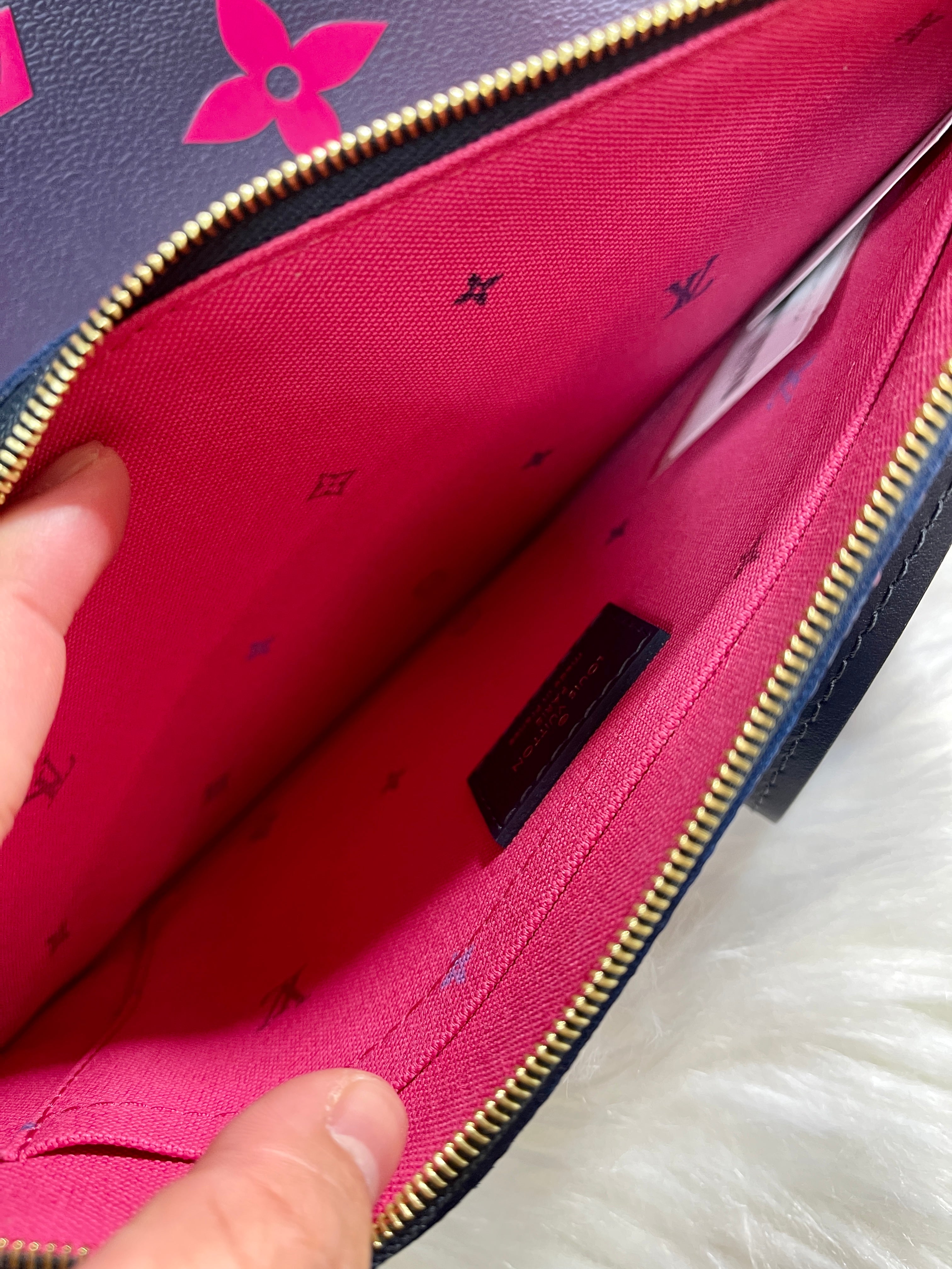 Louis Vuitton PHÉNIX MM Fuschia Leather ref.88989 - Joli Closet