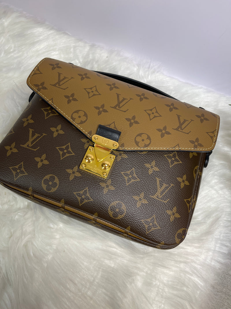 LOUIS VUITTON Monogram Reverse Canvas Pochette Metis