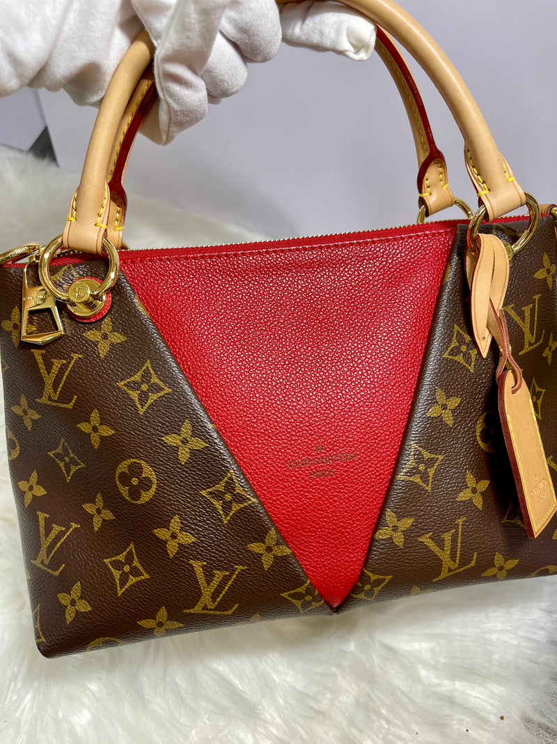 LOUIS VUITTON V Tote