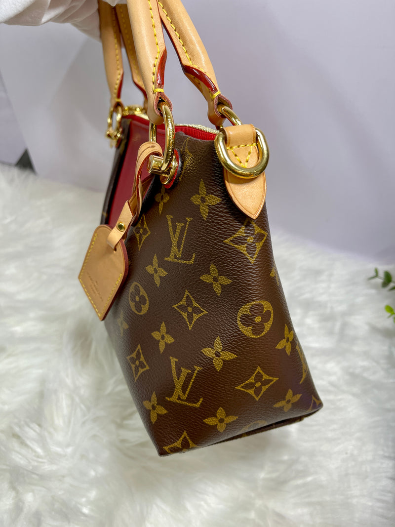 LOUIS VUITTON V Tote