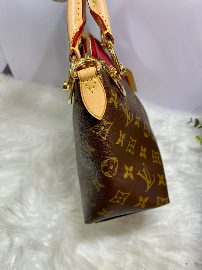 LOUIS VUITTON V Tote