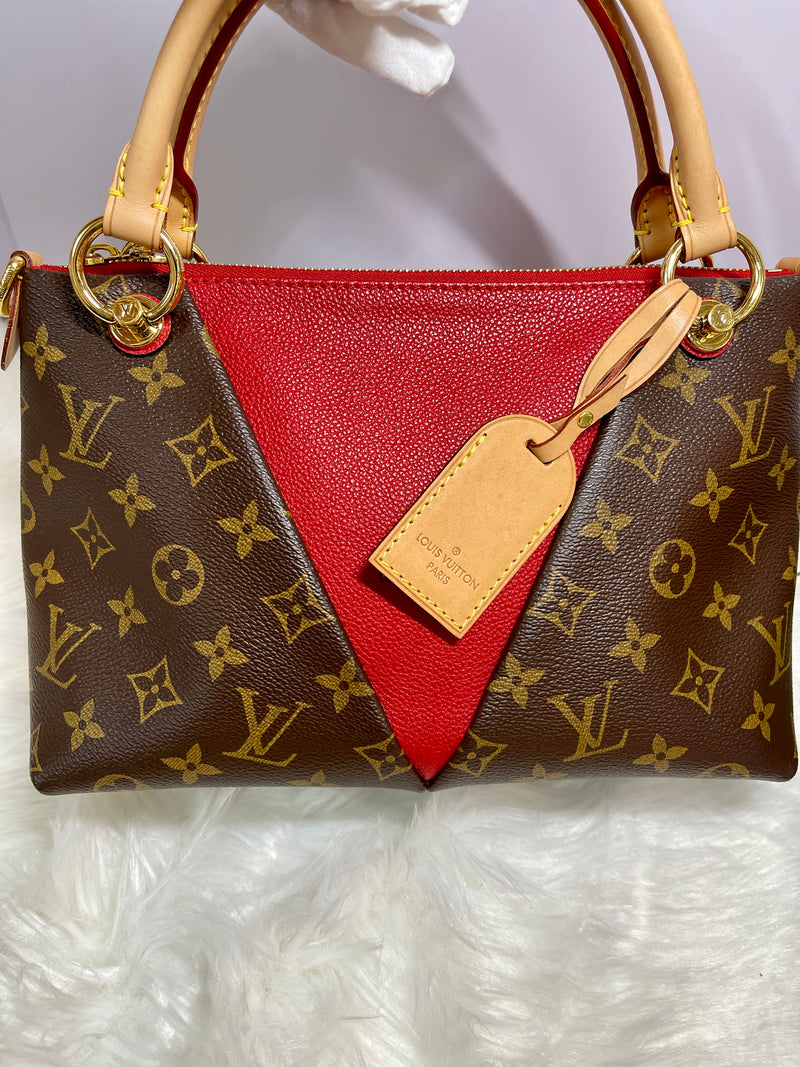 LOUIS VUITTON V Tote