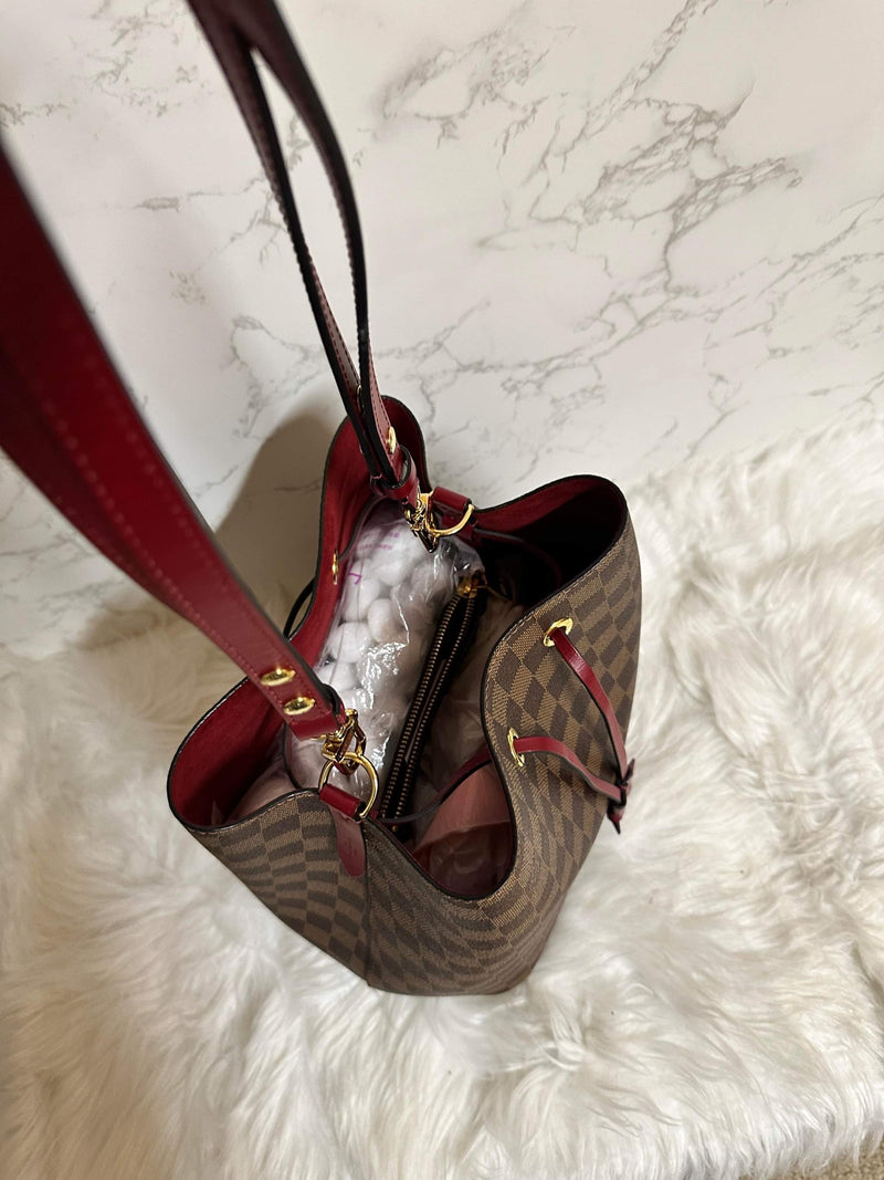 LOUIS VUITTON Neonoe Damier Ebene Bucket Bag