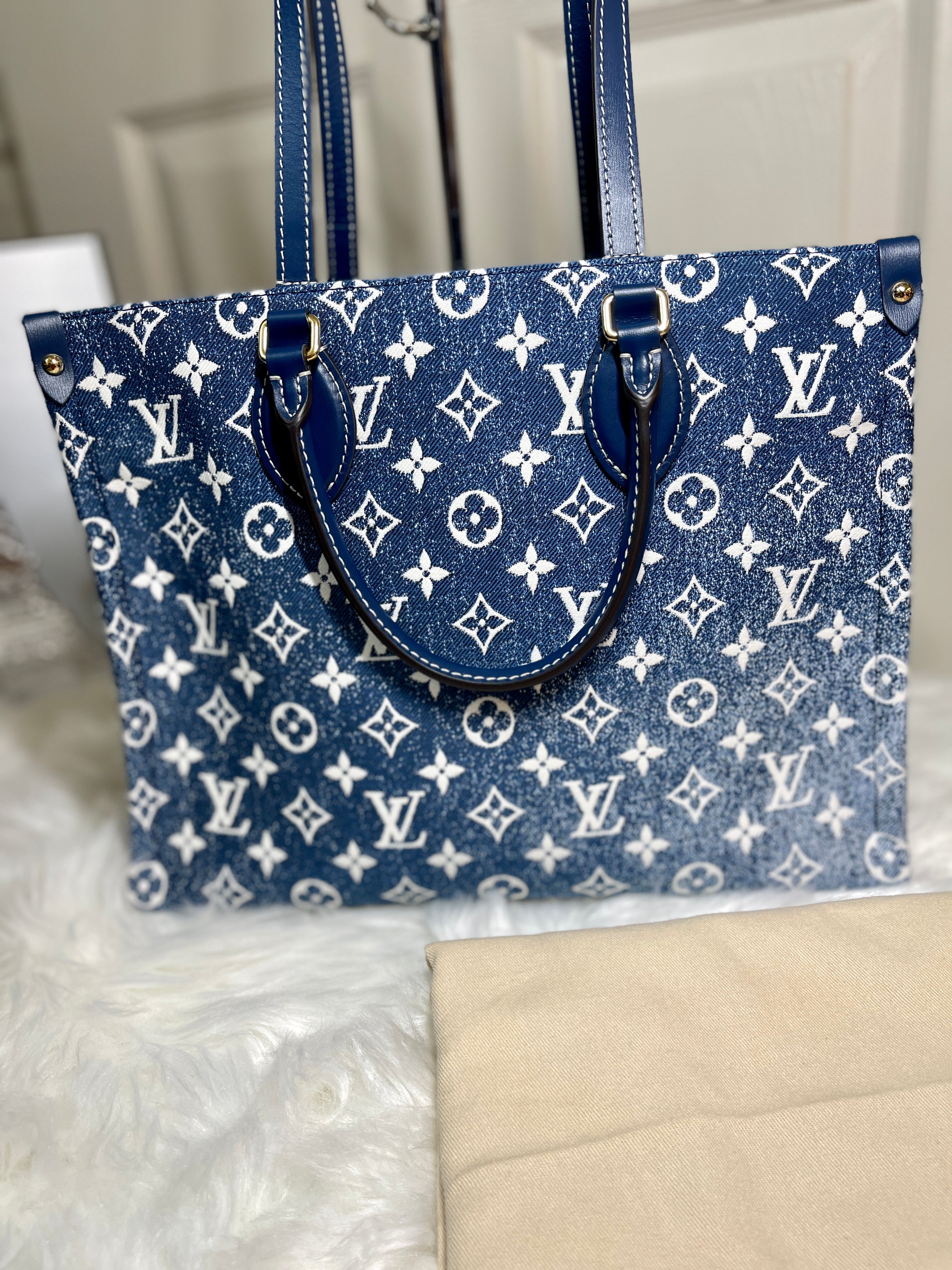 Onthego tote Louis Vuitton Blue in Denim - Jeans - 20760504